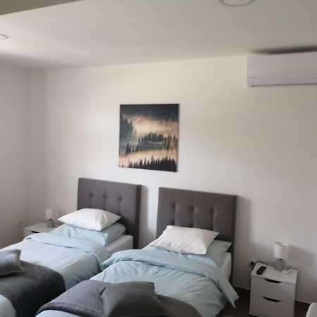 Marko Airport Rooms ヴェリカ・ゴリツァ エクステリア 写真