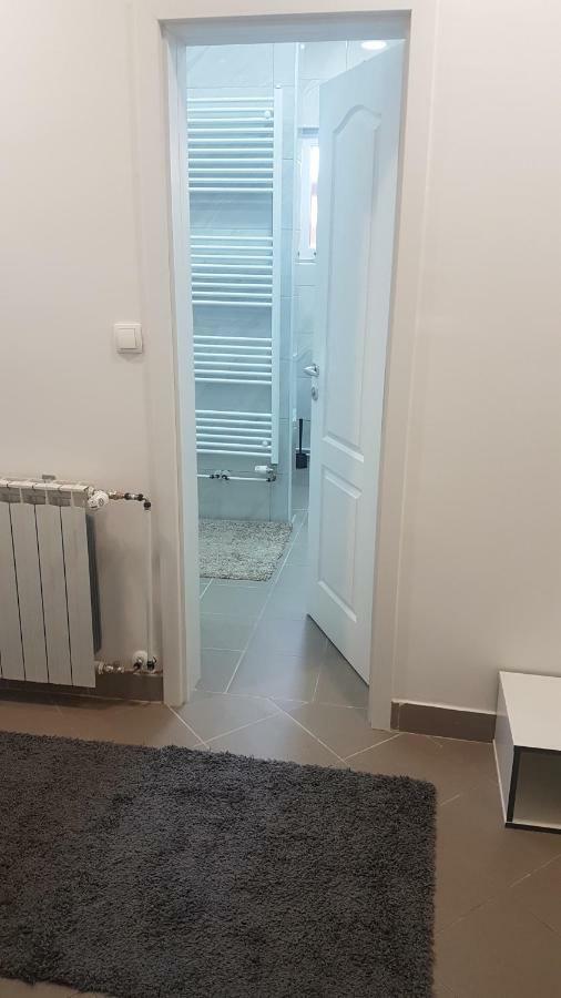 Marko Airport Rooms ヴェリカ・ゴリツァ エクステリア 写真