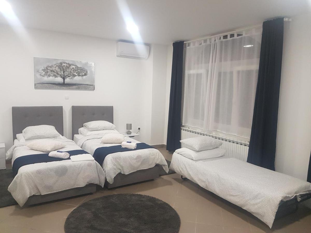 Marko Airport Rooms ヴェリカ・ゴリツァ エクステリア 写真